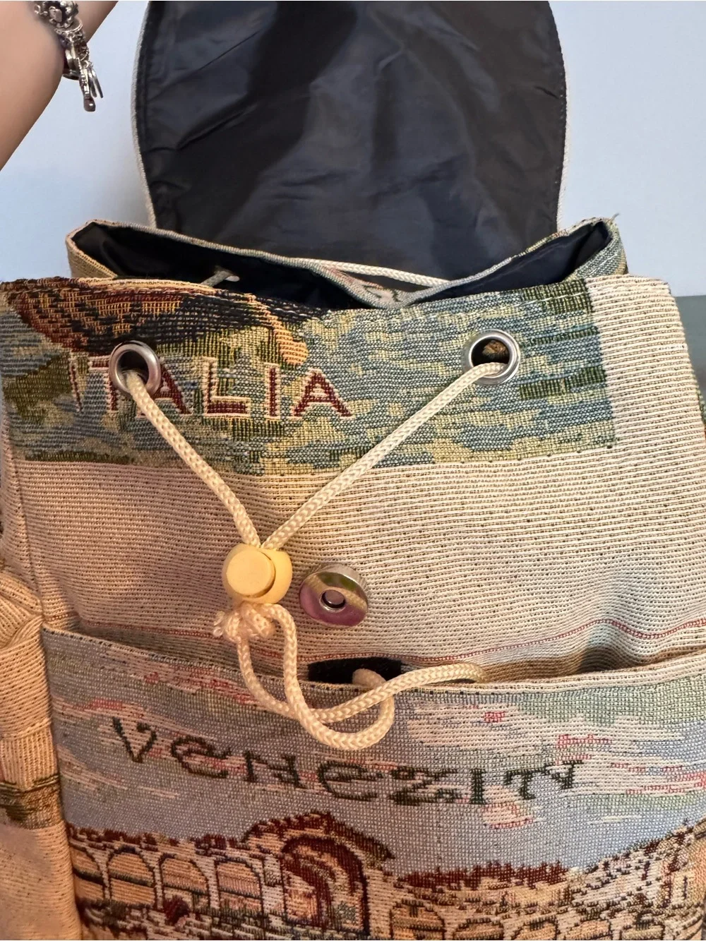 Vintage-Style Italia Tapestry Backpack - Beige Multicolor